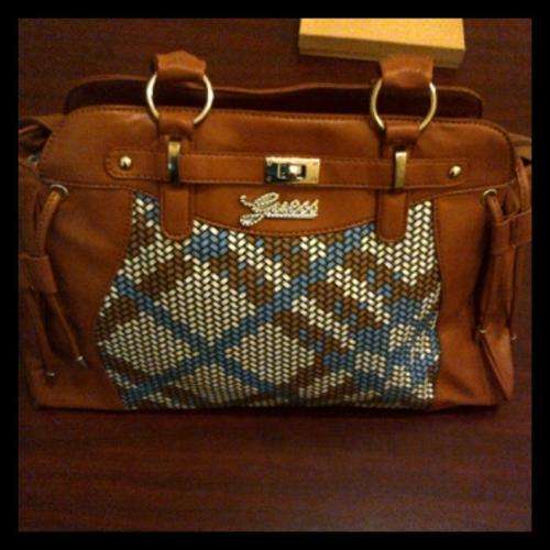 AUTHENTIC GUESS LADIES HANDBAG**LATE ENTRY**