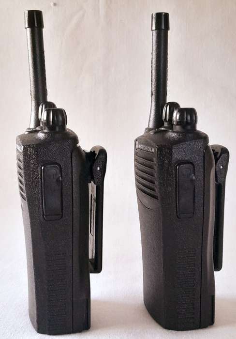 MOTOROLA CP040 4Channel Two WAY RADIO SET, WITH CHARGING DUCT AND POWER SUPPLY