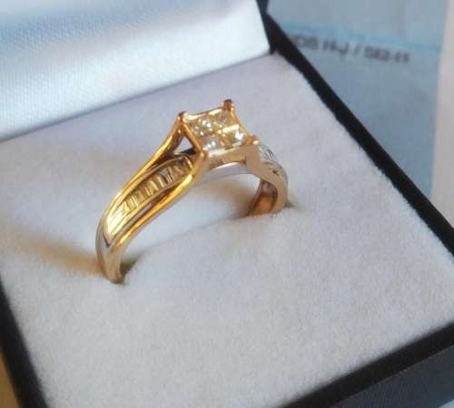 **IN STOCK!!**CERTIFICATE INCLUDED!!WONDERFUL 0.70CT DIAMOND, WHITE AND YELLOW GOLD ENGAGEMENT RING.