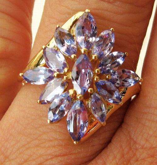 ***SO BEAUTIFUL!!!!*** A FINE 9CT YELLOW GOLD TANZANITE CLUSTER RING SIZE N