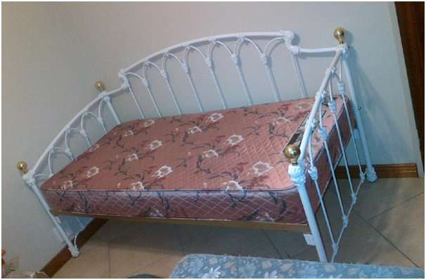 DAY-BED COMPLETE WITH SPRING MATTRESS: REST ASSURED
