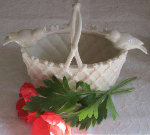 WHITE CERAMIC BASKET SUITABLE FOR SWEETS, COOKIES AND FLOWERS,  BASKET DESIGN WITH BIRDS