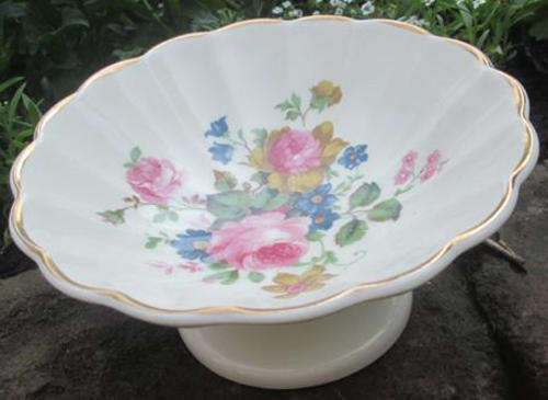 BEAUTIFUL SWEET TAZZA / BOWL ON A STAND " ROSEY POSEY"  GOLD TRIMED, MADE BY SADLER ENGLAND.