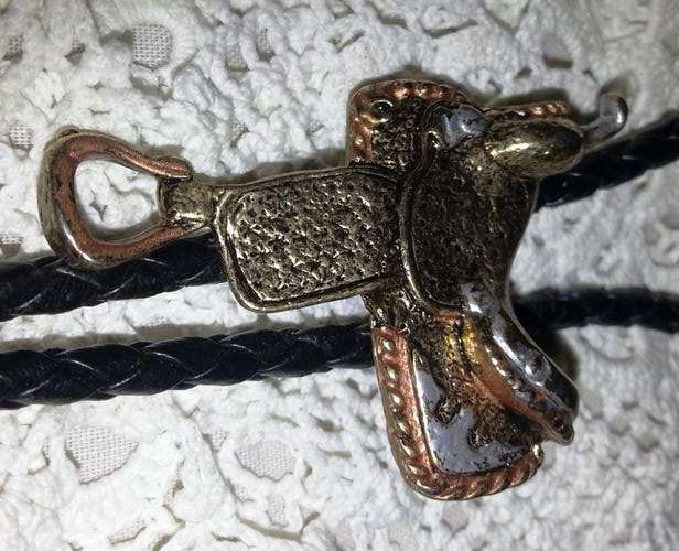 COWBOY SADDLE BOLO TIE