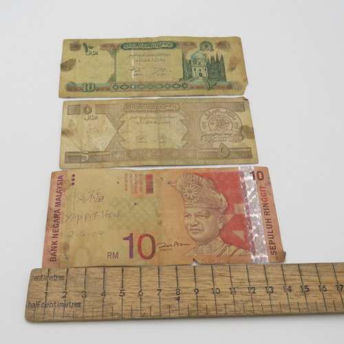 Lot of 10 well used world banknotes