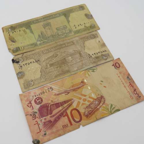 Lot of 10 well used world banknotes