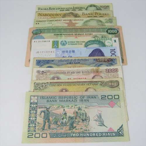 Lot of 10 world bank notes in good condition