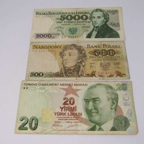 Lot of 10 world bank notes in good condition