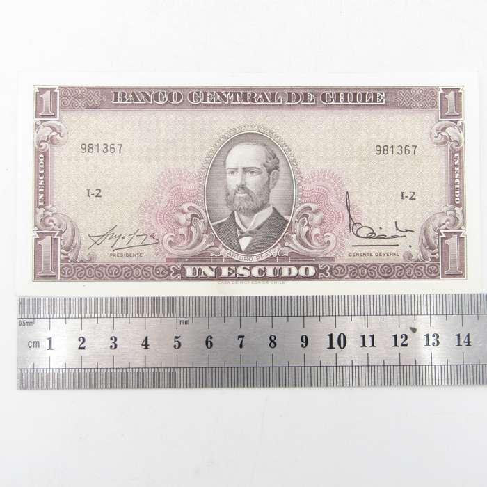 Chile 1962-1975 1 Escudo banknote - Lot of 3 - different signatures (one UNC / 2x AU)