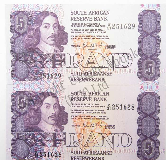 Pair of GPC de Kock R5 replacement notes in sequence