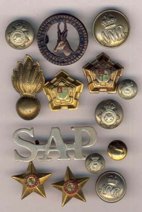 Lot of 14 Military items - rank badges - buttons etc