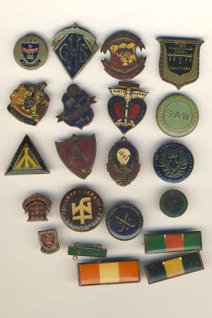 Lot of 20 badges including 3 x balki as per scan - You bid per item to take all @@@ Crazy R1 Start