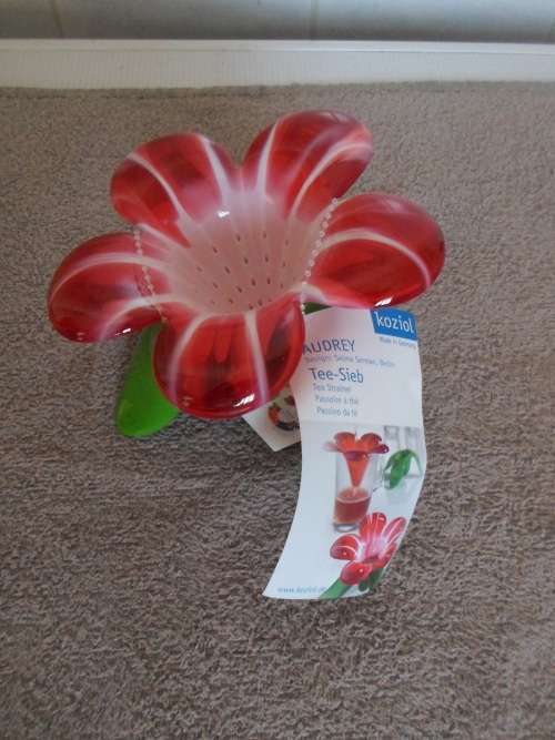 Koziol - Audrey Murano tea strainer - Red