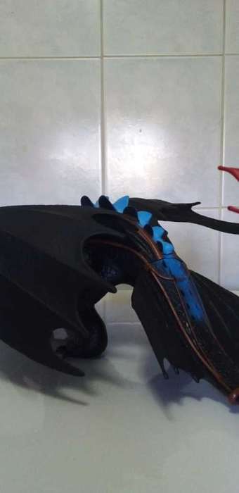 Official Genuine Huge Dreamworks `How to train your Dragon` in near mint condition.