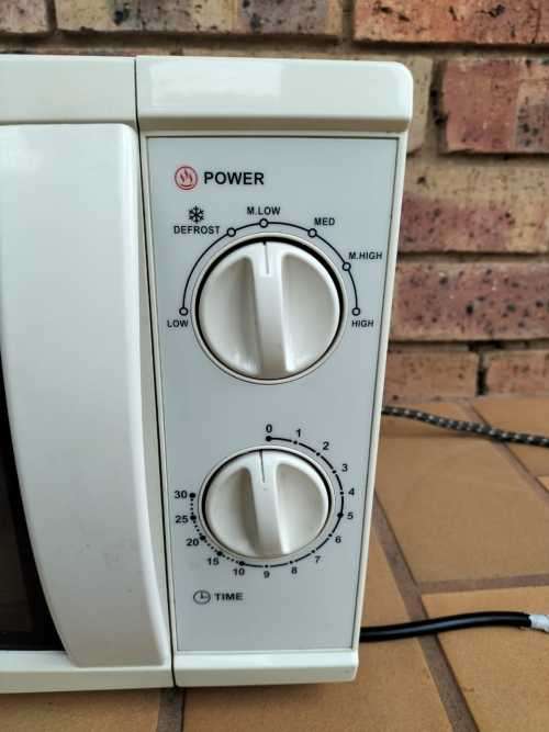 Essentials Microwave