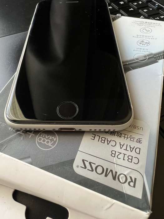 iPhone SE 2020 128GB White almost *NEW*