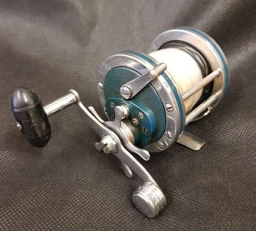 Fishing reel ( copy of Penn fishing reel) No name , made in Japan