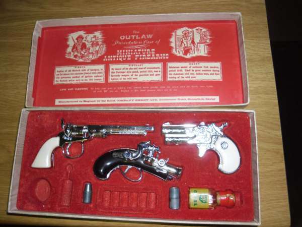 MINIATURE ANTIQUE CLAP GUNS IN ORIGINAL BOX