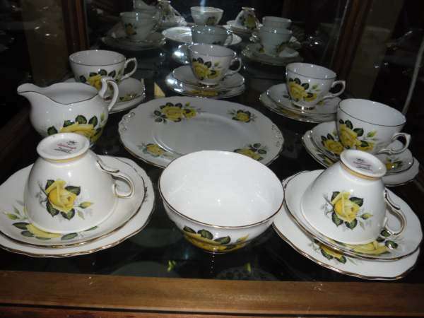 COLCLOUGH 21 PC TEASET IN MINT CONDITION