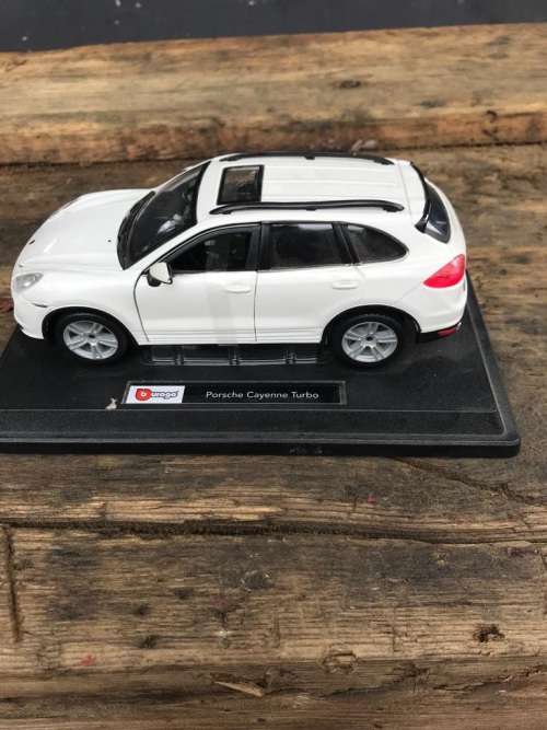 Porsche Cayenne Turbo 1/18 by Burgago
