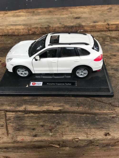 Porsche Cayenne Turbo 1/18 by Burgago