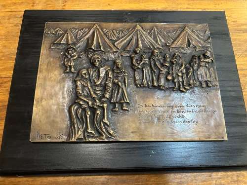 Boer War :Bronze Plaque  Ter Herinnering aan Vroue en Kinders wat in Konsentrasiekampe gesterf het