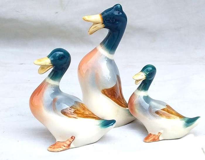 Set of 3 Porecelain Ducks made in England ( no damage )