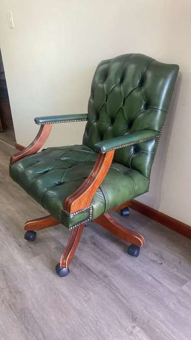 Genuine Leather Chestefield Swevik Office Chair
