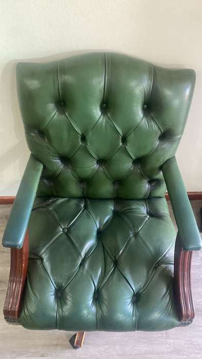 Genuine Leather Chestefield Swevik Office Chair