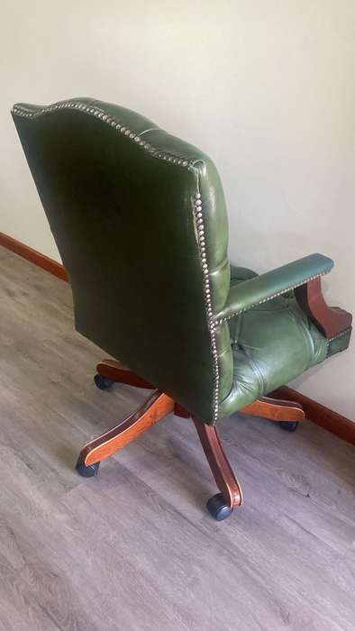 Genuine Leather Chestefield Swevik Office Chair