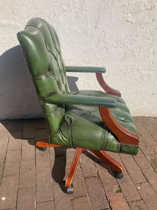 Genuine Leather Chestefield Swevik Office Chair