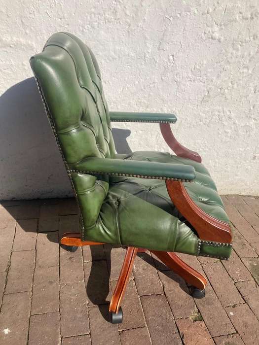 Genuine Leather Chestefield Swevik Office Chair