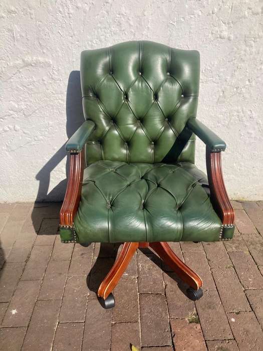 Genuine Leather Chestefield Swevik Office Chair