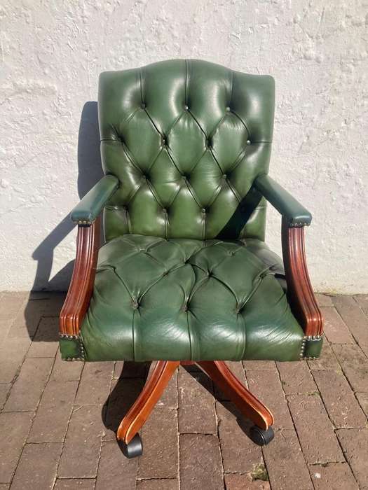 Genuine Leather Chestefield Swevik Office Chair