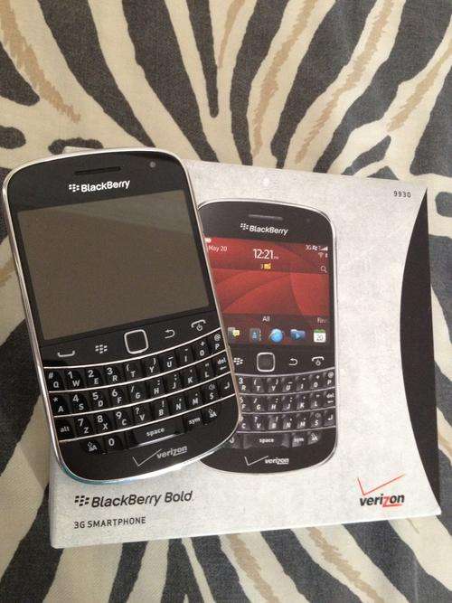 Blackberry Bold 9930 - Like new in box - PRICE DROP