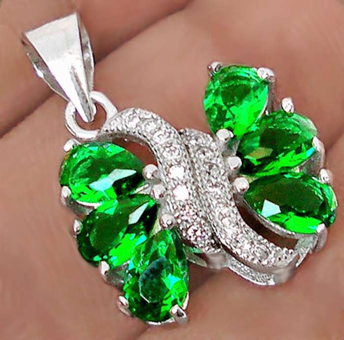 Breathtaking AAA+ Nano Emerald ,white Topaz Gemstone in Solid .925 Silver Pendant and Earrings
