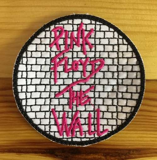 BDG422  Pink Floyd the wall Rock band badge patch