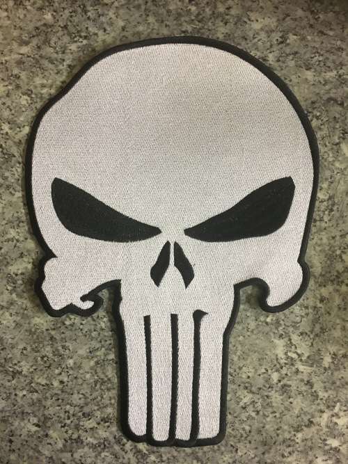 BDG545 Punisher look Skull - large 32cm x 23cm