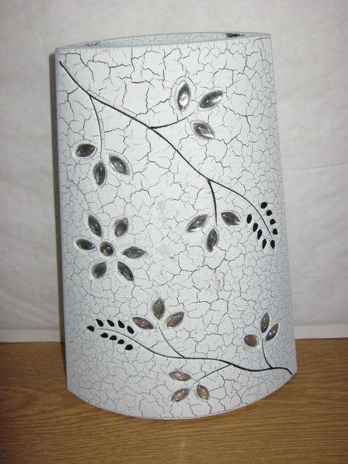 DECORATIVE VASE WITH CRYSTAL FLOWER DESIGN