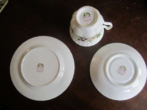 ROYAL ALBERT FLOWER OF THE MONTH DECEMBER TRIO, TEA CUP AND SAUCER