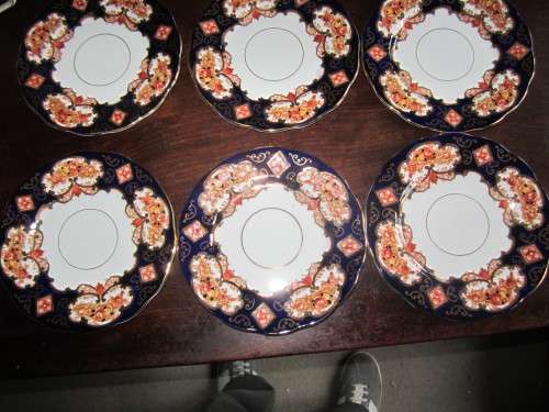 SUPERB ROYAL ALBERT HEIRLOOM  TEA SET 21  PIECES, 6 TRIOS, CAKE PLATE, SUGAR BOWL, MILK JUG