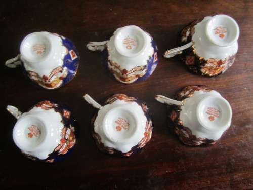 SUPERB ROYAL ALBERT HEIRLOOM  TEA SET 21  PIECES, 6 TRIOS, CAKE PLATE, SUGAR BOWL, MILK JUG