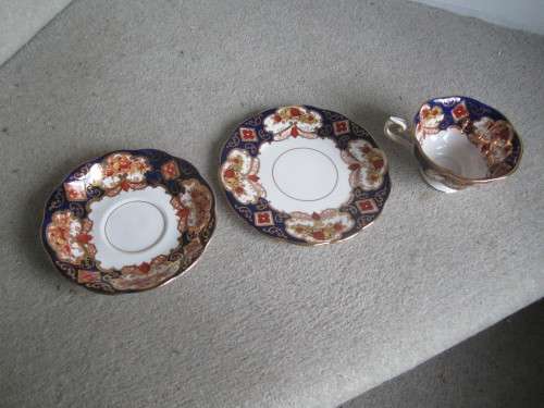 SUPERB ROYAL ALBERT HEIRLOOM GILDED TRIO