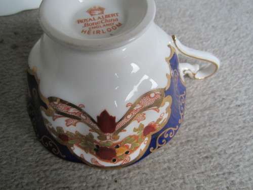 SUPERB ROYAL ALBERT HEIRLOOM GILDED TRIO