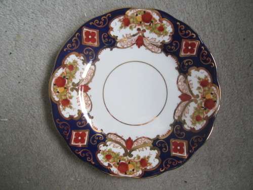 SUPERB ROYAL ALBERT HEIRLOOM GILDED TRIO