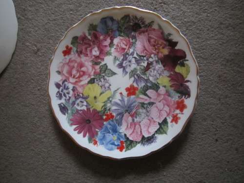 ROYAL ALBERT DECORATIVE PLATE ASCOT BOUQUET LIMITED EDITION FOR QUEEN MOTHER