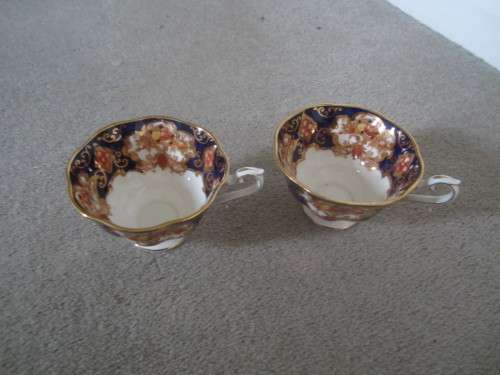 SUPERB ROYAL ALBERT HEIRLOOM  TEA SET 21  PIECES, 6 TRIOS, CAKE PLATE, SUGAR BOWL, MILK JUG