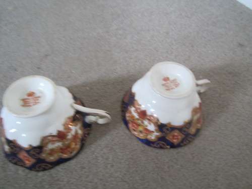SUPERB ROYAL ALBERT HEIRLOOM  TEA SET 21  PIECES, 6 TRIOS, CAKE PLATE, SUGAR BOWL, MILK JUG
