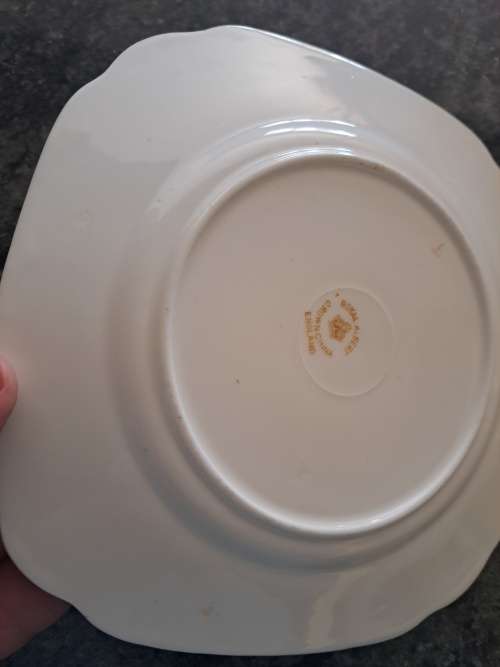 Royal Albert Trio 1212 unnamed