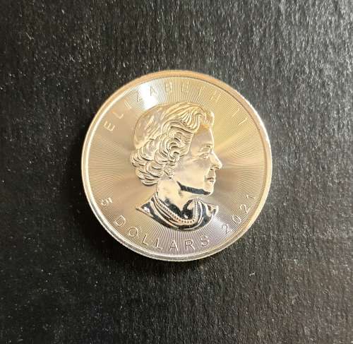 *RARE* 2021 CANADIAN 1 OZ SILVER MAPLE LEAF COIN (UNC)(CAPSULED)